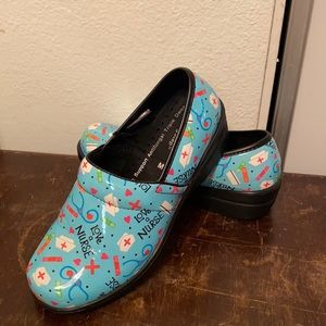 Nurse clogs